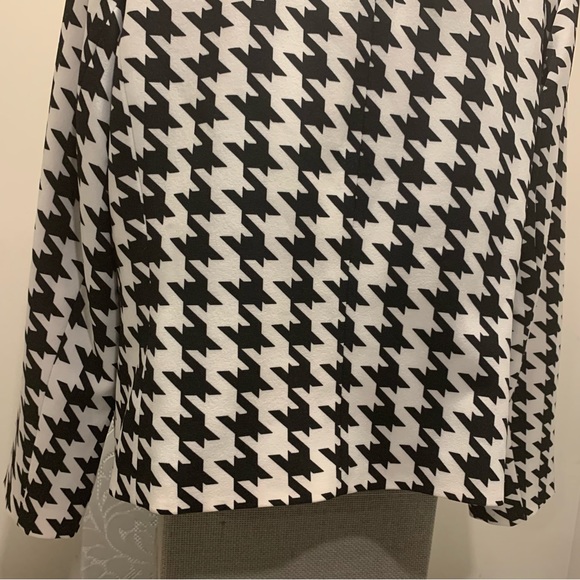 Tahari | Black & White Houndstooth Patterned Open-Front Blazer - Picture 7 of 9